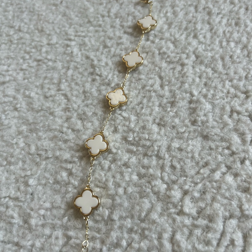 Elegant Gold and White Clover Bracelet - Picture 7 of 8
